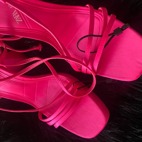 Neon pink strap sandals not used - Picture 1 of 3